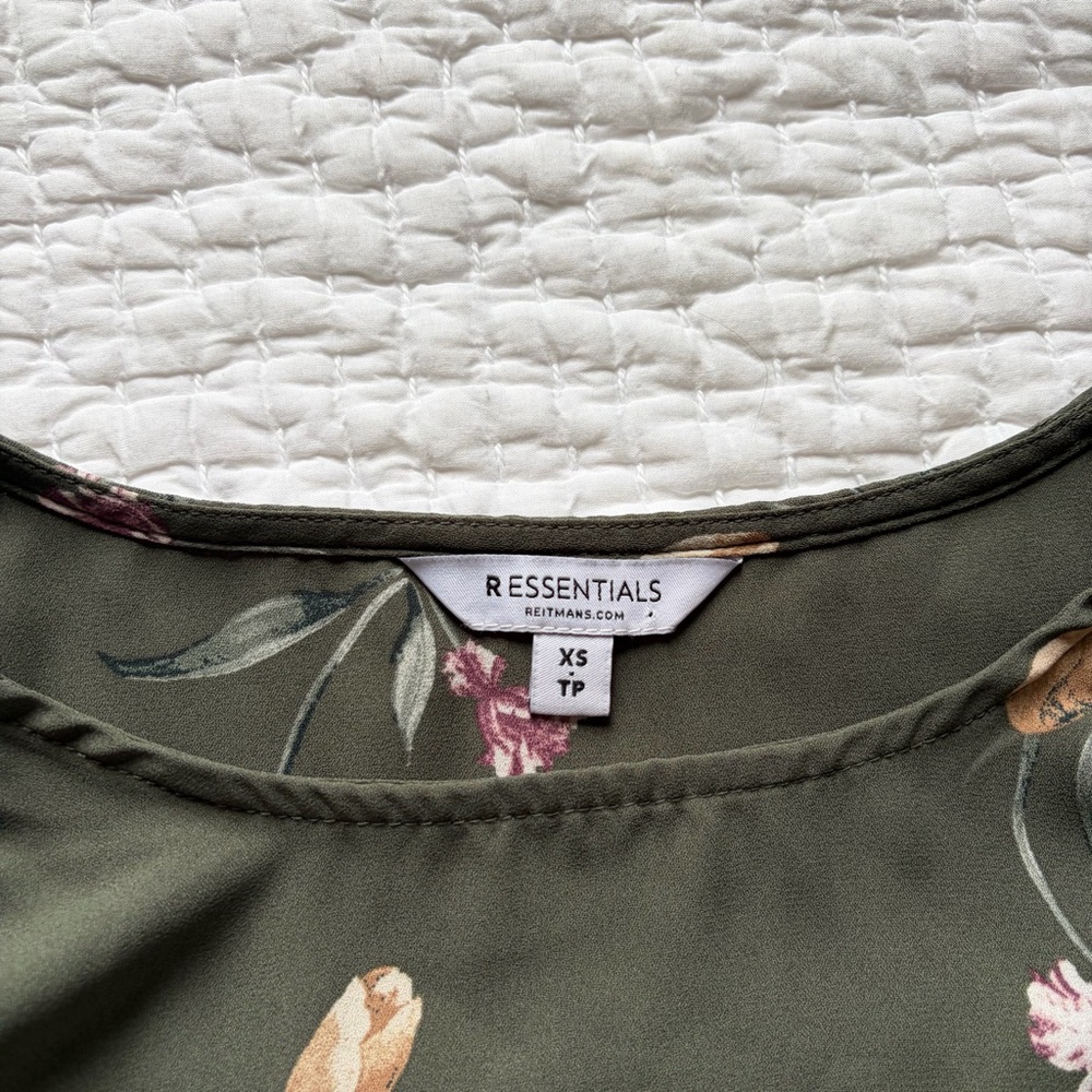 Reitman’s Sleeveless Floral Blouse - Olive Green Size XS - Picture 2 of 5